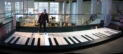 Name:  Giant-Piano.jpg
Views: 345
Size:  94.5 KB